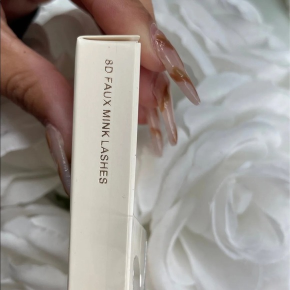 Mink eyelashes 🤍 - Picture 2 of 4